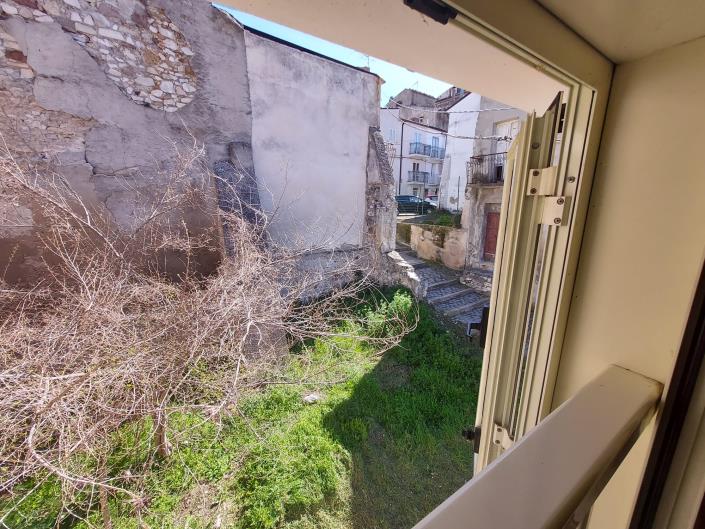 Image No.31-2 Bed Townhouse for sale