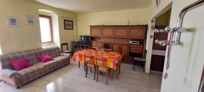 Image No.8-2 Bed Townhouse for sale