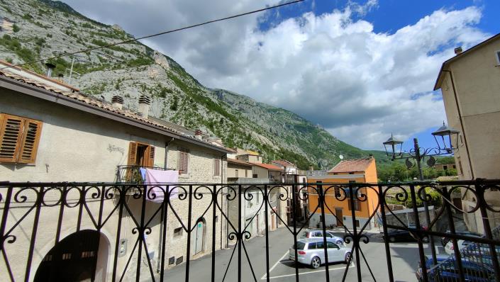 Image No.10-1 Bed Townhouse for sale