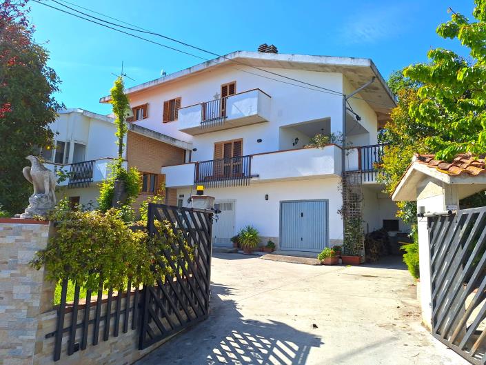 Image No.1-Villa / Détaché de 4 chambres à vendre à Fara Filiorum Petri