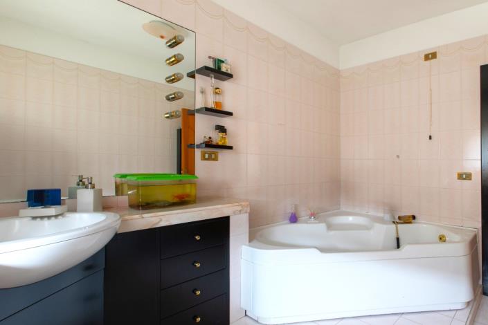 Image No.15-4 Bed Villa / Detached for sale