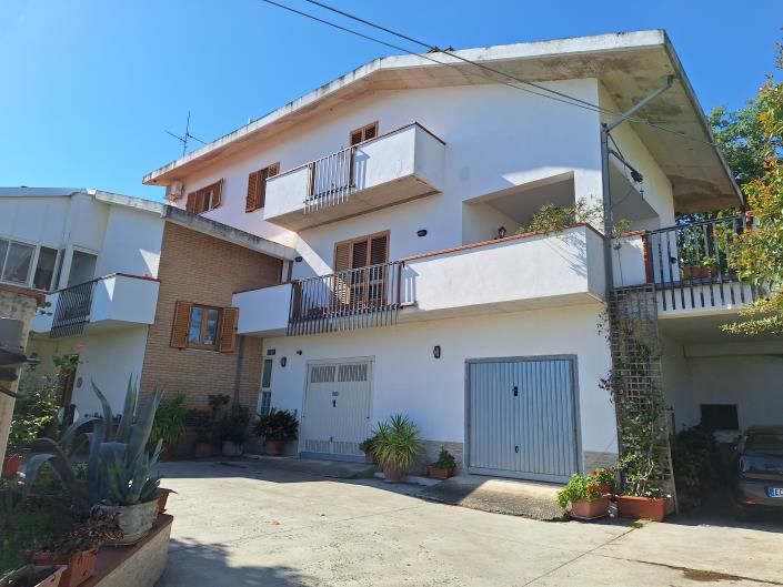 Image No.32-4 Bed Villa / Detached for sale