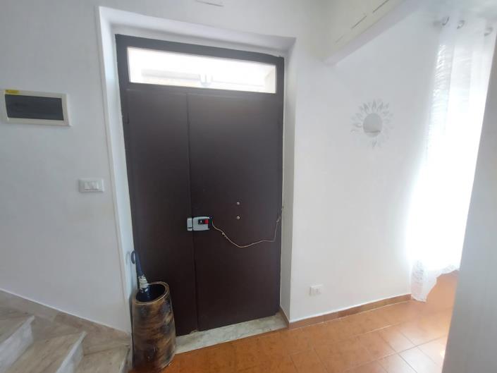 Image No.12-2 Bed Townhouse for sale