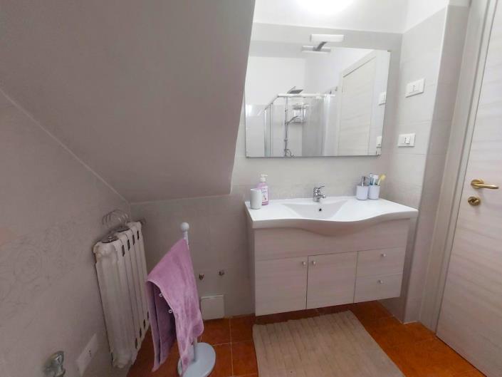 Image No.23-2 Bed Townhouse for sale