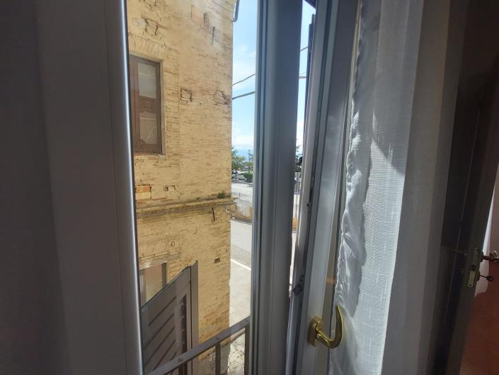 Image No.33-2 Bed Townhouse for sale