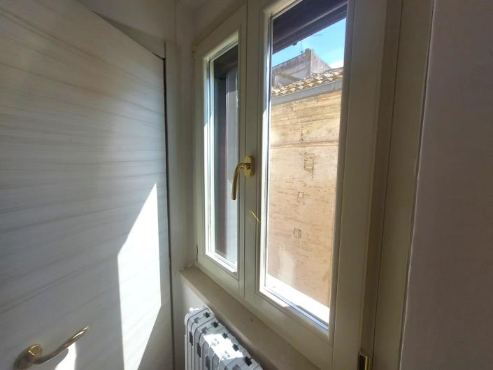 Image No.50-2 Bed Townhouse for sale