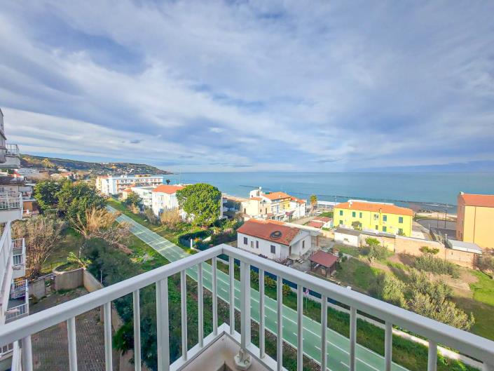 Image No.24-2 Bed Apartment for sale