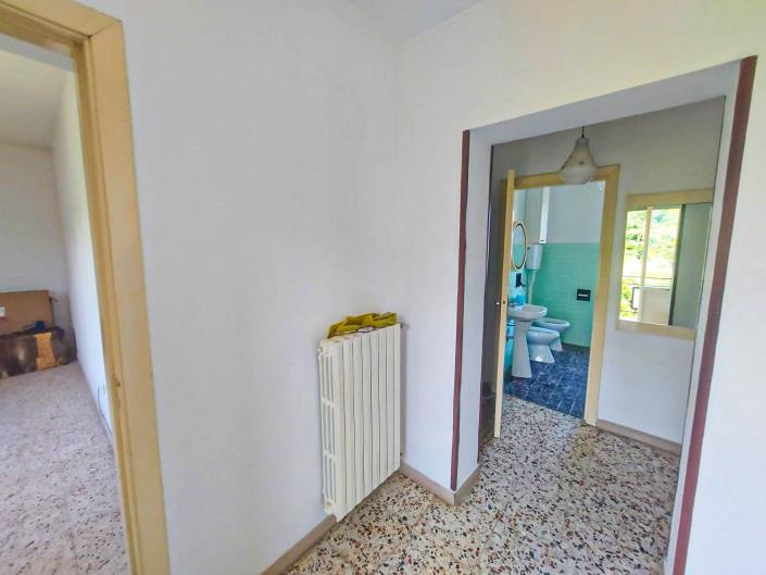 Image No.10-3 Bed House for sale