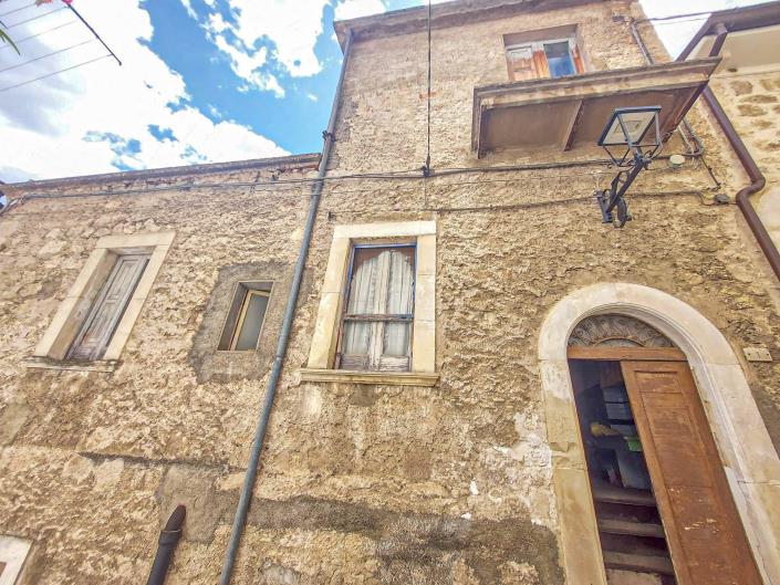 Image No.6-2 Bed Townhouse for sale