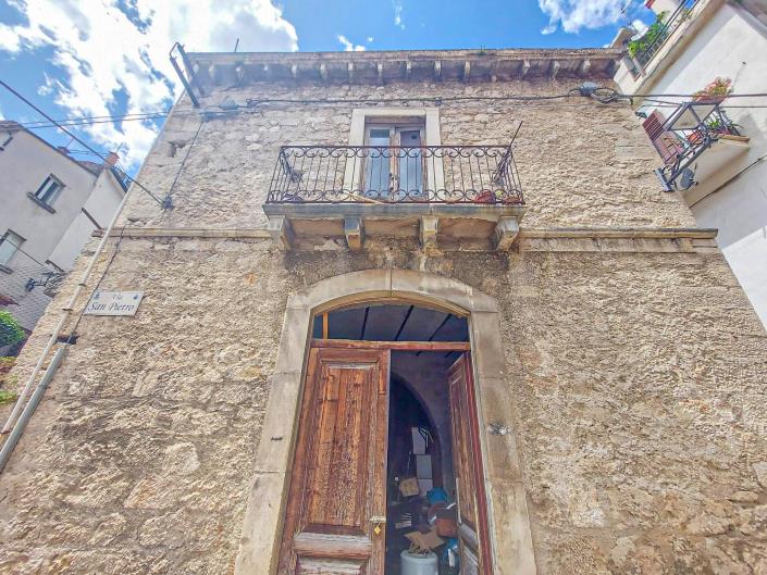 Image No.8-2 Bed Townhouse for sale