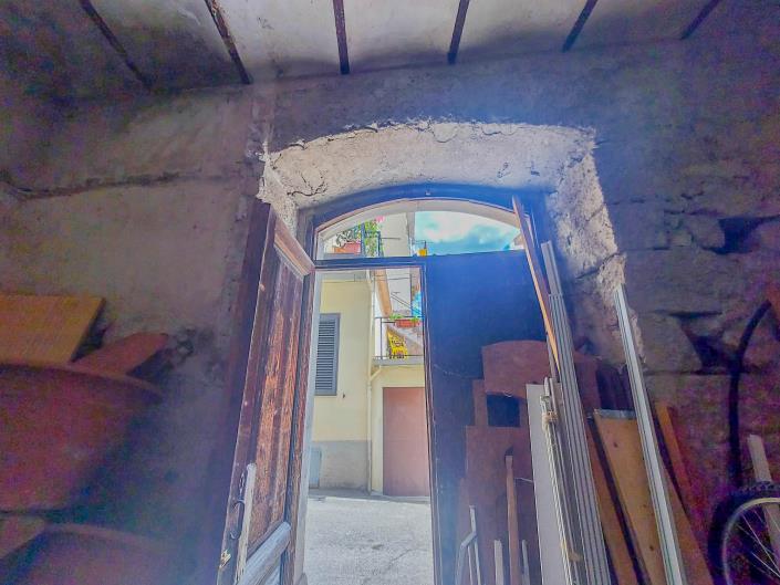 Image No.13-2 Bed Townhouse for sale