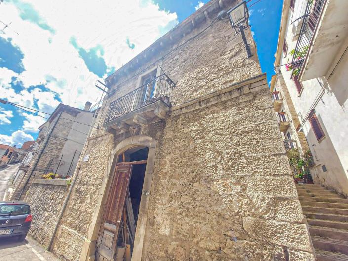 Image No.15-2 Bed Townhouse for sale