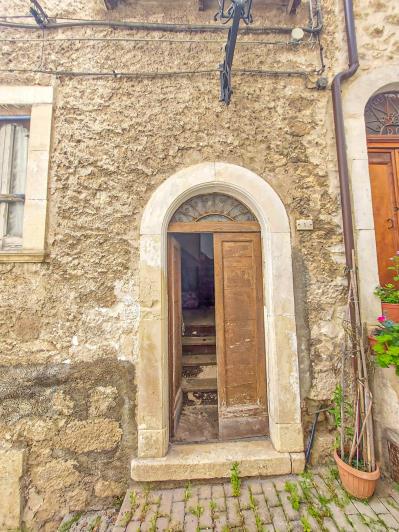 Image No.18-2 Bed Townhouse for sale