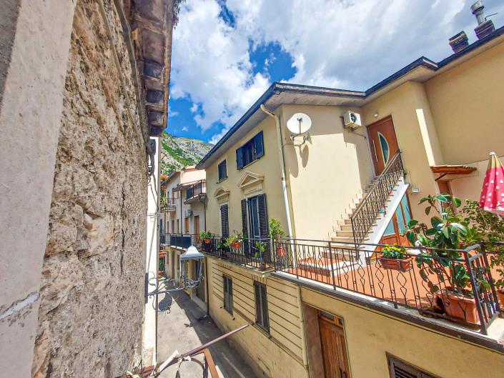 Image No.28-2 Bed Townhouse for sale