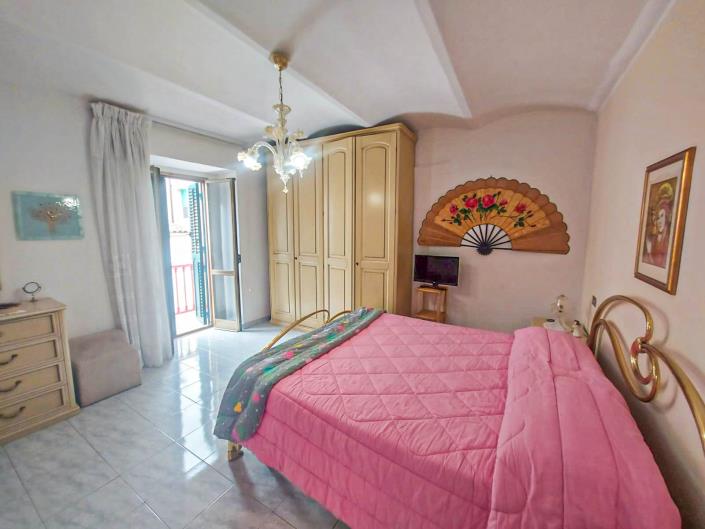 Image No.3-2 Bed Villa / Detached for sale