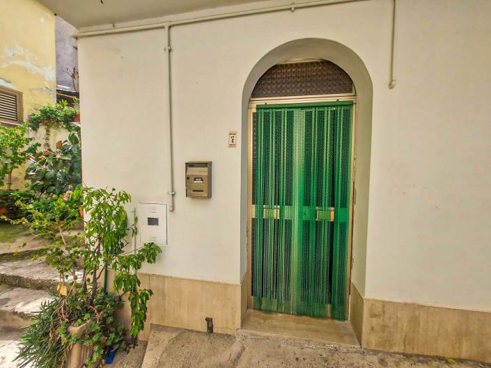 Image No.8-2 Bed Villa / Detached for sale