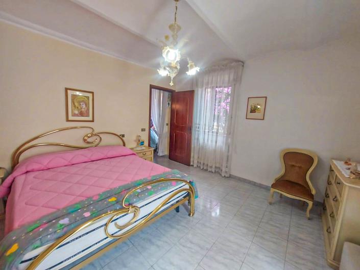 Image No.20-2 Bed Villa / Detached for sale