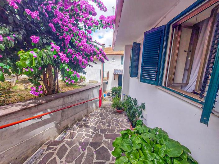 Image No.37-2 Bed Villa / Detached for sale