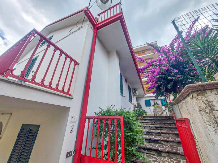 Image No.39-2 Bed Villa / Detached for sale