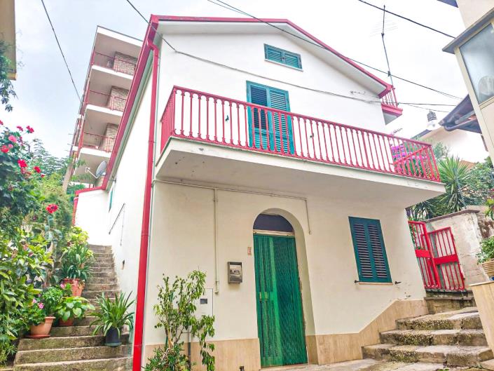 Image No.40-2 Bed Villa / Detached for sale