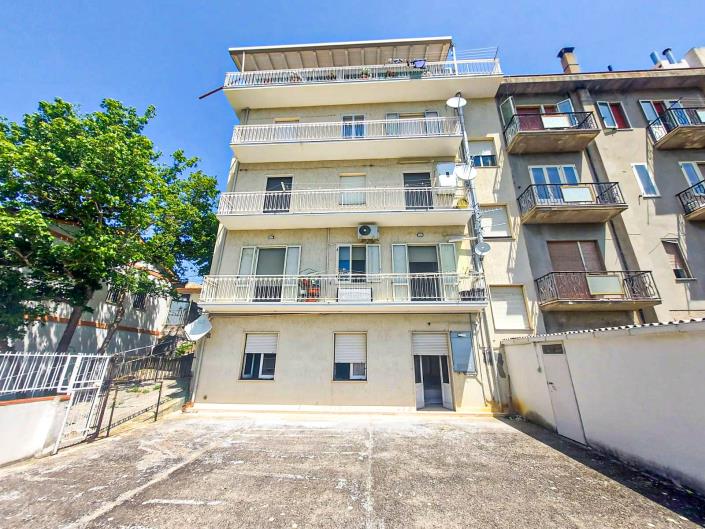 Image No.23-3 Bed Apartment for sale