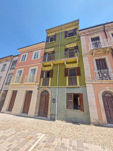 Image No.8-3 Bed Townhouse for sale