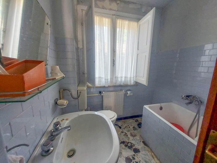 Image No.12-3 Bed Townhouse for sale