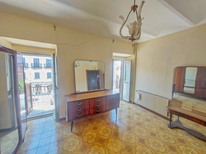 Image No.19-3 Bed Townhouse for sale