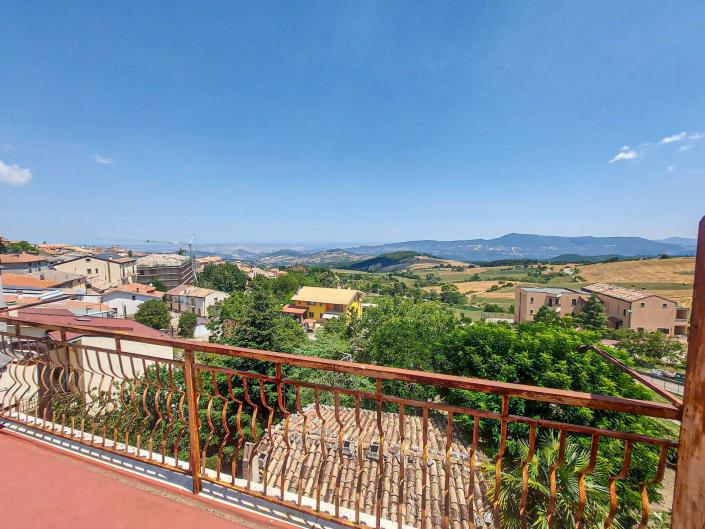 Image No.44-3 Bed Townhouse for sale