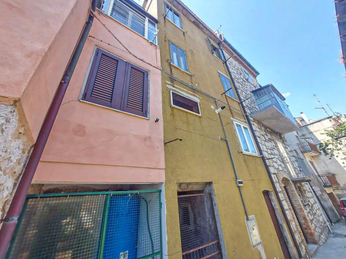 Image No.47-3 Bed Townhouse for sale