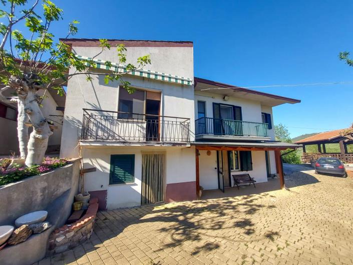 Image No.7-4 Bed Village House for sale