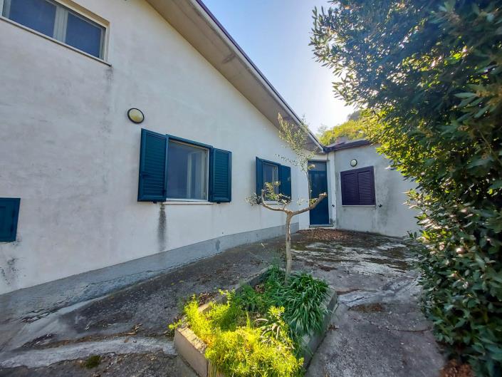 Image No.40-4 Bed Village House for sale