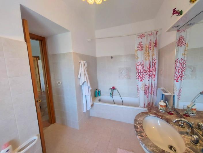 Image No.22-4 Bed Village House for sale