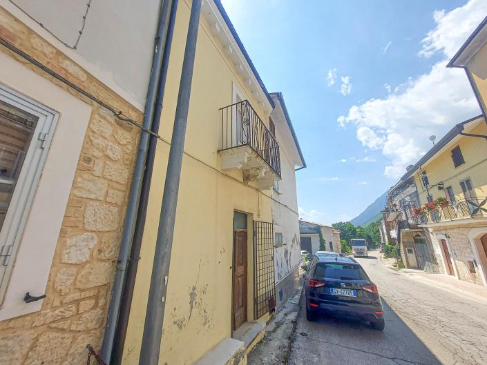 Image No.2-2 Bed Townhouse for sale