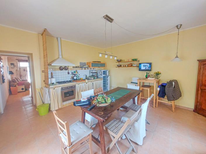 Image No.9-2 Bed Townhouse for sale