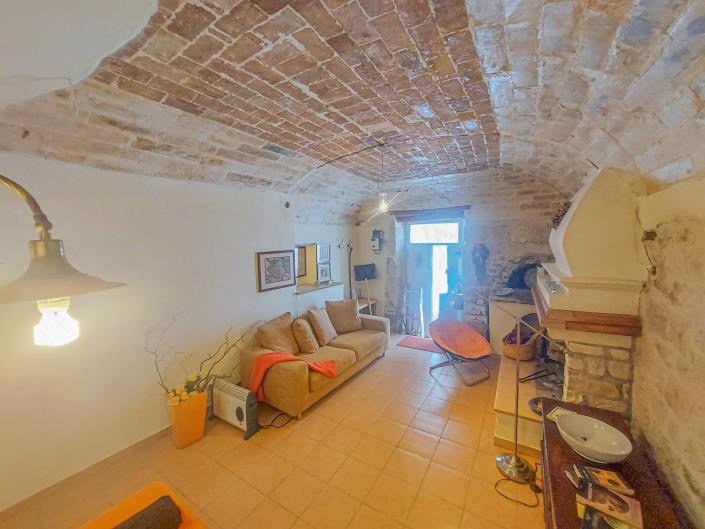 Image No.37-2 Bed Townhouse for sale