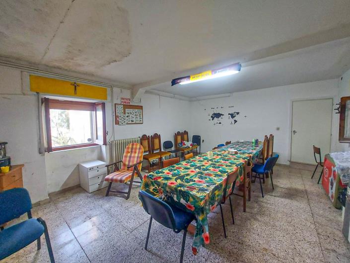 Image No.13-2 Bed Semi-Detached for sale