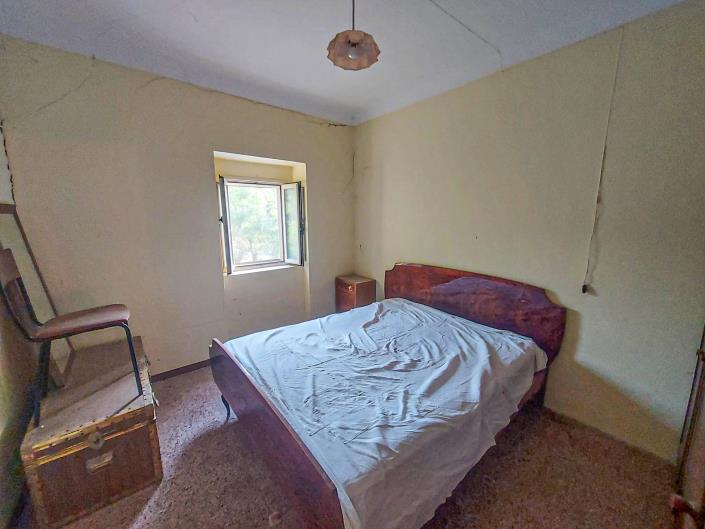 Image No.22-2 Bed Semi-Detached for sale