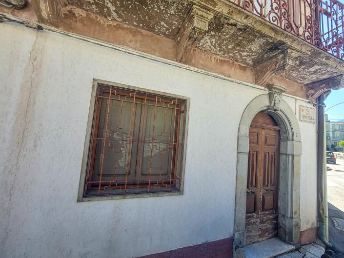 Image No.10-2 Bed Townhouse for sale