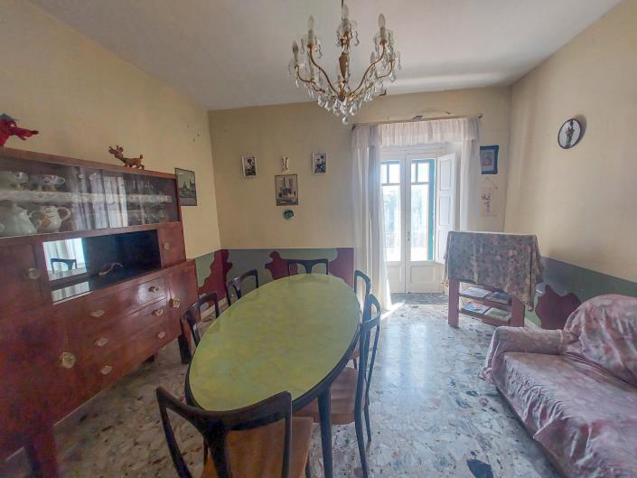 Image No.16-2 Bed Townhouse for sale