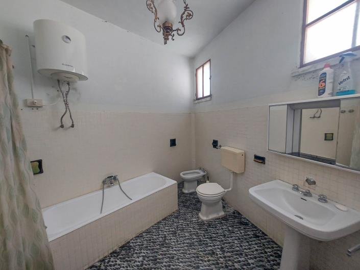 Image No.20-2 Bed Townhouse for sale