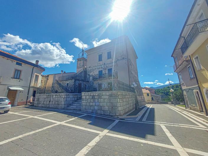 Image No.55-2 Bed Townhouse for sale