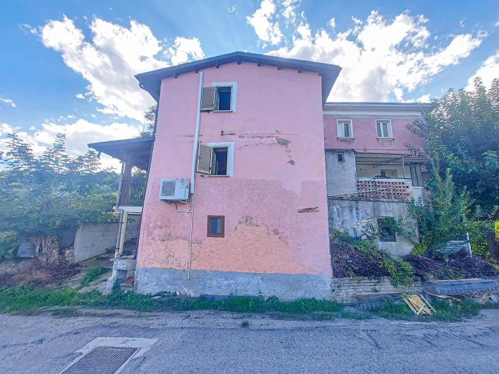 Image No.8-2 Bed Semi-Detached for sale