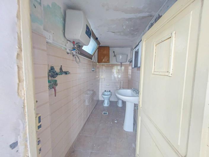 Image No.13-2 Bed Semi-Detached for sale