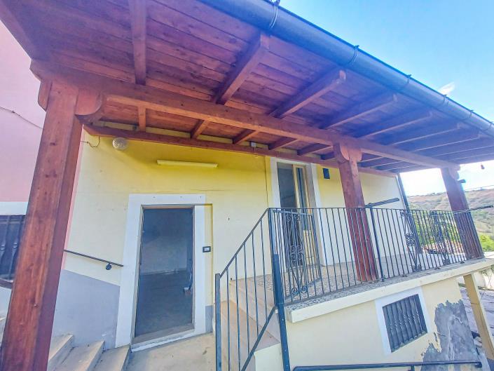 Image No.16-2 Bed Semi-Detached for sale