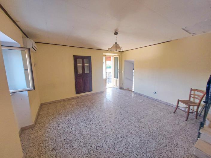 Image No.24-2 Bed Semi-Detached for sale