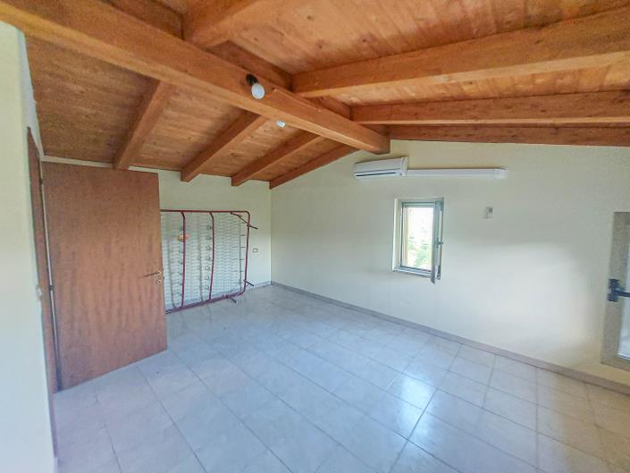 Image No.47-2 Bed Semi-Detached for sale