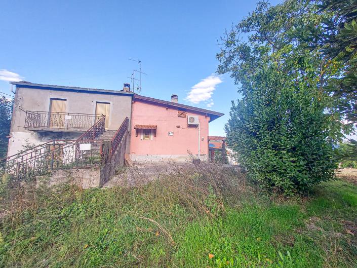 Image No.49-2 Bed Semi-Detached for sale