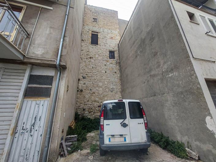 Image No.30-2 Bed Townhouse for sale