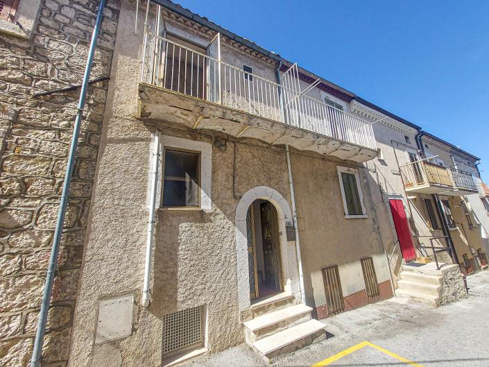 Image No.6-2 Bed Townhouse for sale